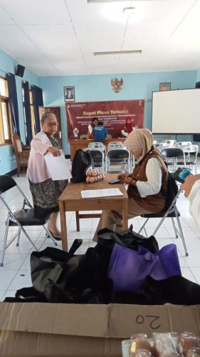 BANTUAN PANGAN LANSIA (1)