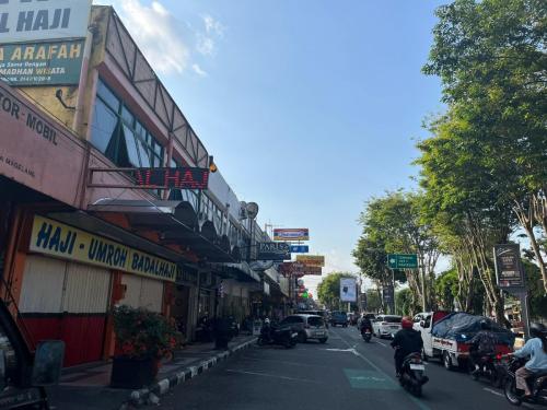 pertokoan jalan ikhlas